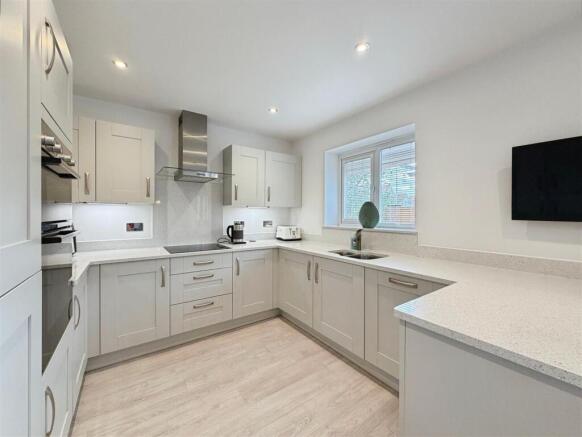 4 bed Detached for sale Image 4