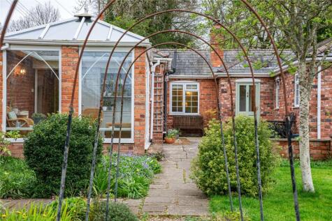 Jennett Tree Lane, Callow End, Worcester, Worcestershire, WR2