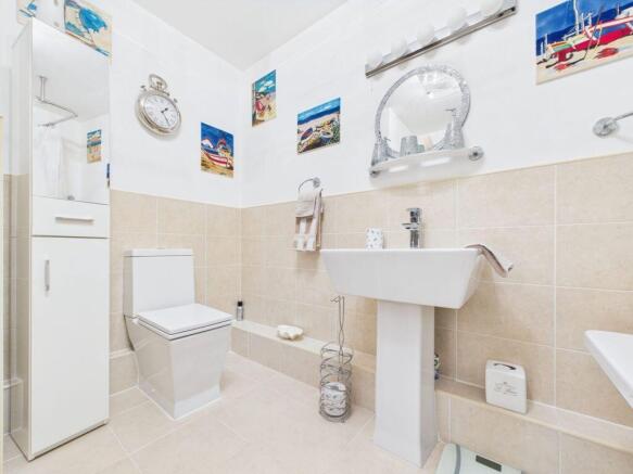 2 bed Apartment for sale Image 10