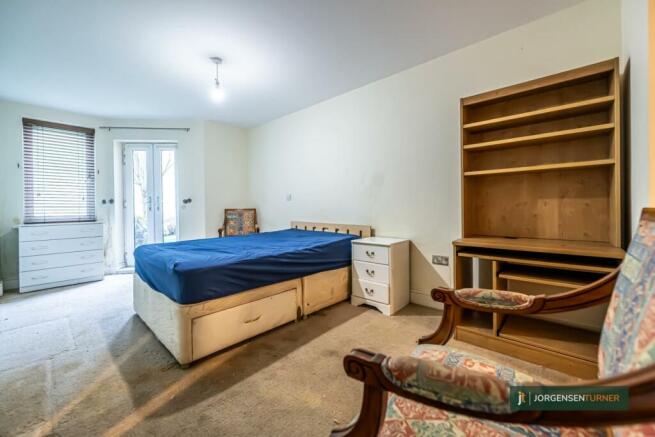 bed 1.jpg