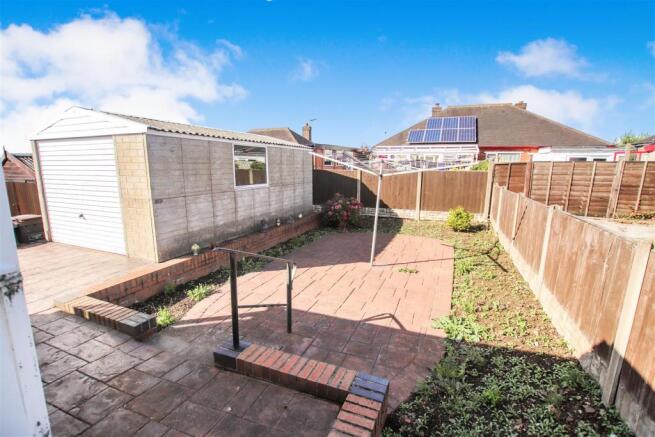 ENCLOSED REAR GARDEN