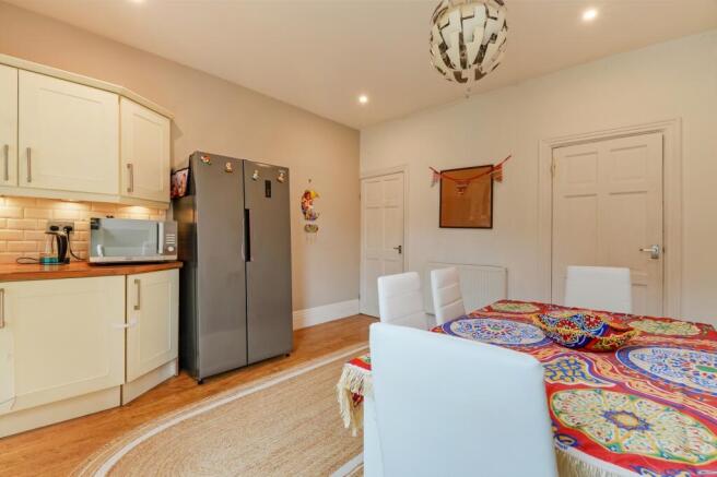 4 bed Terraced for sale Image 8
