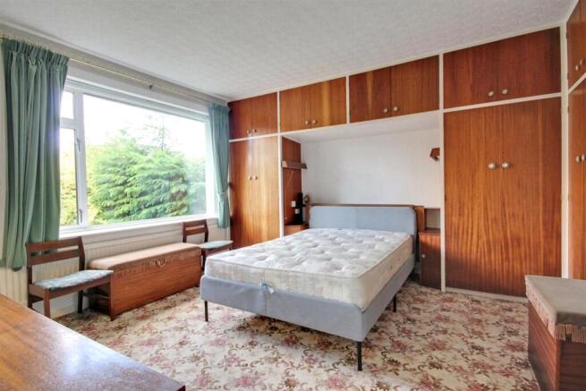 2 bed Semi-Detached Bungalow for sale Image 8