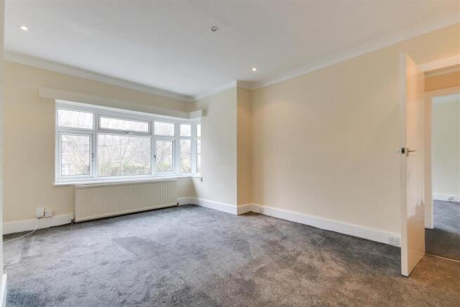 2 bed Apartment to rent Image 9