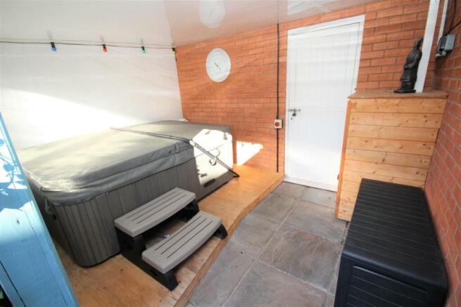 hot tub room.jpg