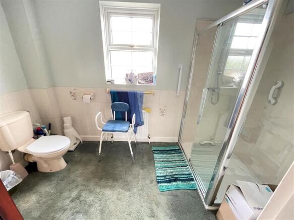 ENSUITE SHOWER ROOM