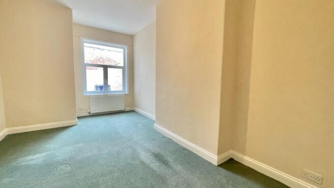 1 bed Ground Flat to rent Image 6