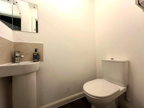 Cloakroom/wc