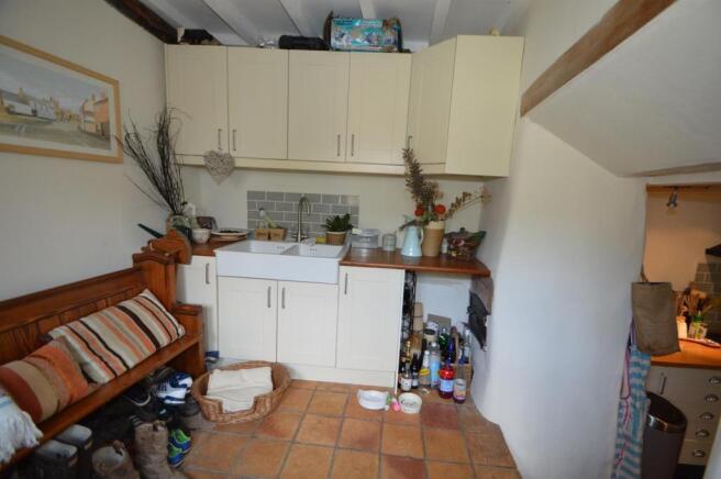 EVENUNDER COTTAGE,  KINETON (BOOT ROOM)  resize.jp