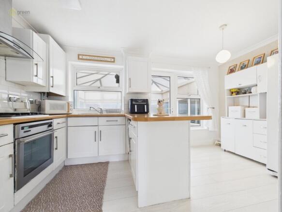 cam01332g0pr0632still009