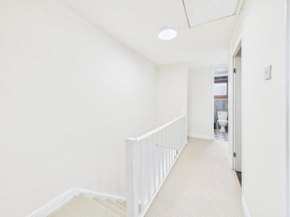 3 bed Town House for sale Image 9
