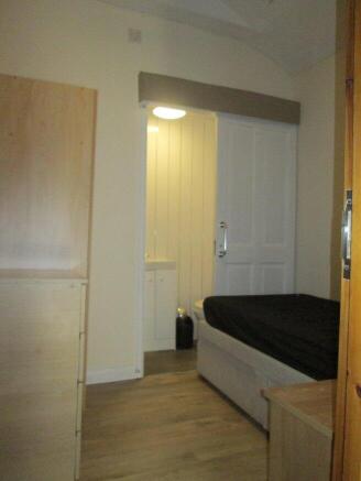 4 bed House Share to rent Image 6