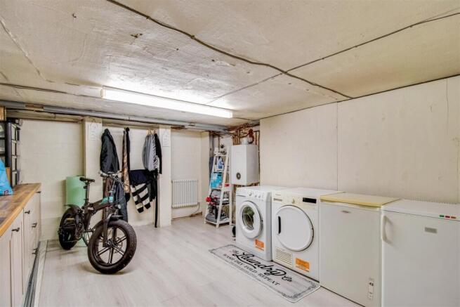 3 bed House for sale Image 6