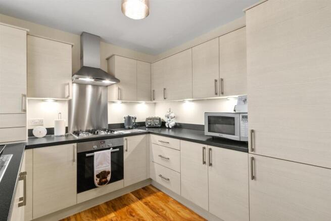 Willowbank Gardens, Bonhill, Alexandria G83 9GB photo 3