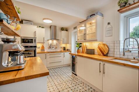 Manor Abbey Road, Halesowen, B62