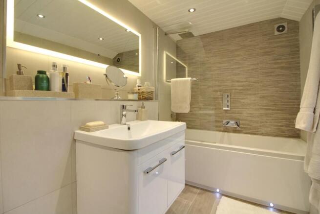 1 bed Apartment to rent Image 6