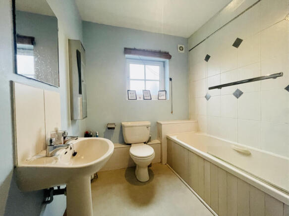 2 bed Town House to rent Image 10