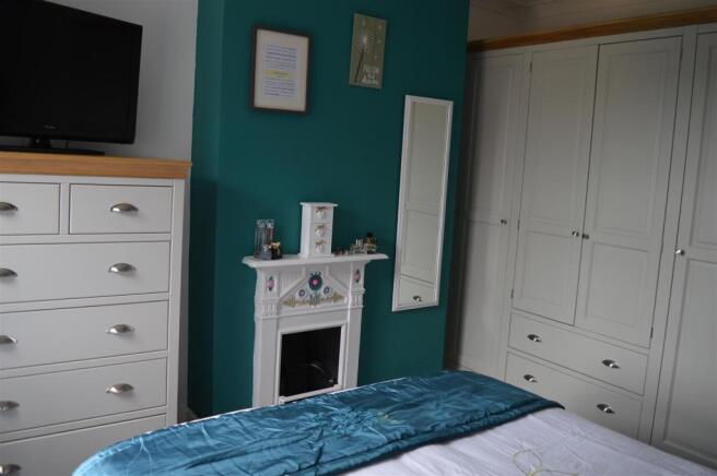 BEDROOM 2