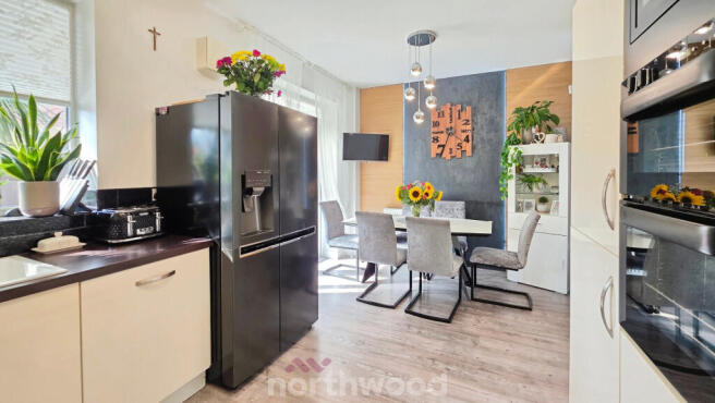 3 bed Town House for sale Image 5