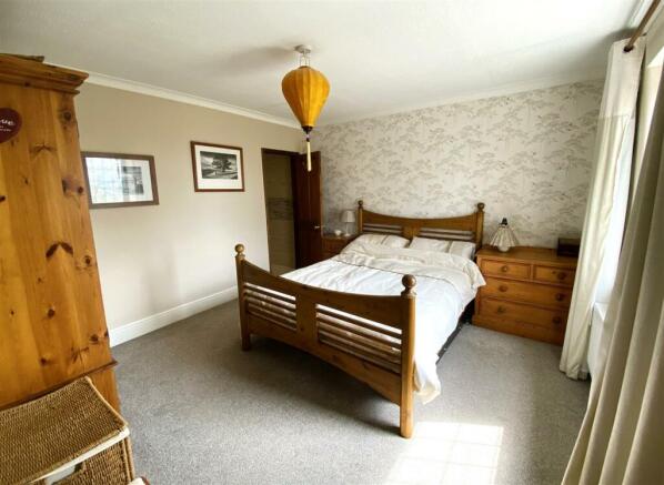 BED1.JPG