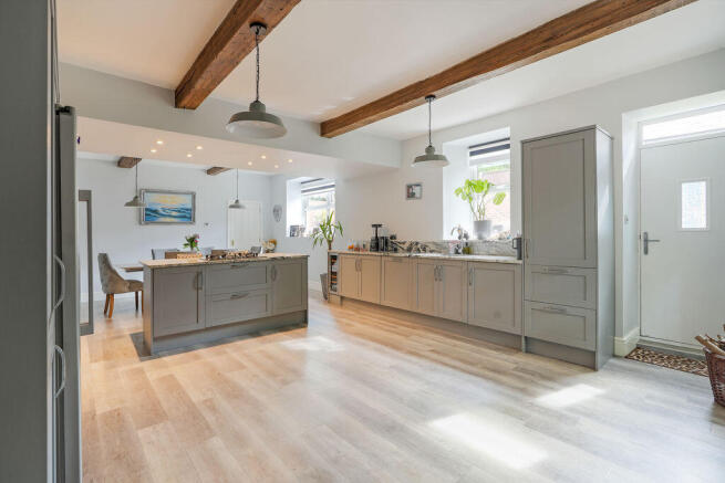 8 bed Detached for sale Image 9