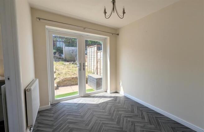 3 bed Semi-Detached to rent Image 4