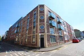 Flat 11, Kings Court, Braggs Lane, Easton, Bristol BS2 0FJ