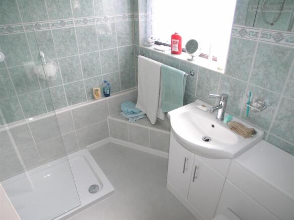 SHOWER ROOM/W.C.