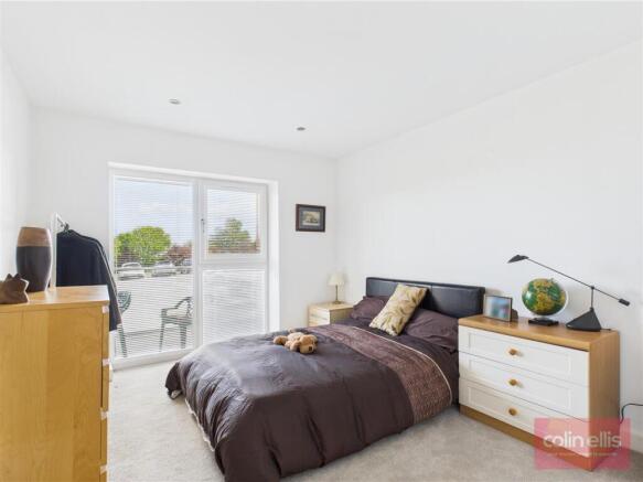 2 bed Ground Flat for sale Image 11