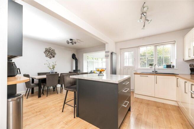 4 bed Detached for sale Image 6