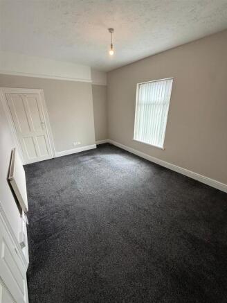 3 bed Detached to rent Image 8