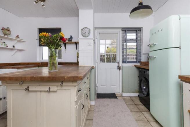 4 bed Detached Bungalow for sale Image 8