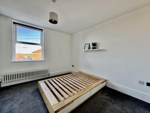 3 bed Semi-Detached to rent Image 12
