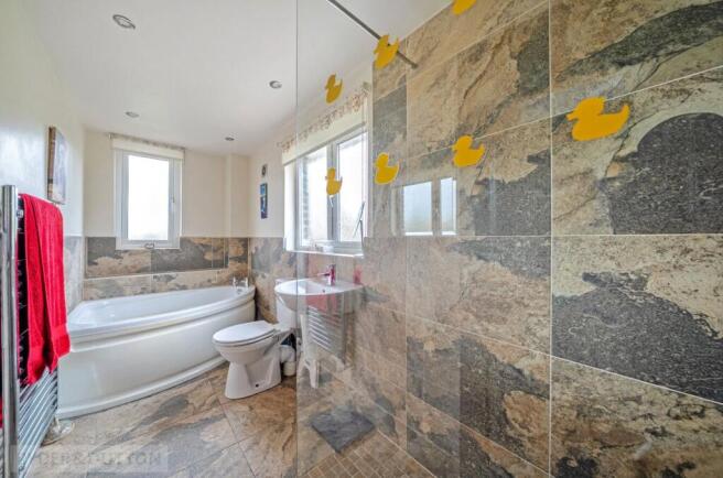 3 bed House for sale Image 10