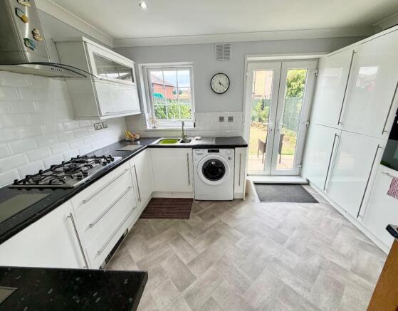 2 bed Semi-Detached for sale Image 4