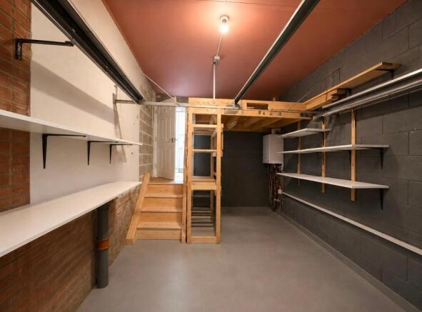 4 bed Semi-Detached to rent Image 12