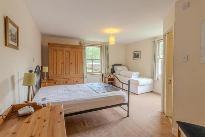 4 bed Town House for sale Image 11