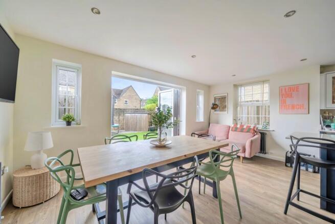 4 bed Detached for sale Image 2