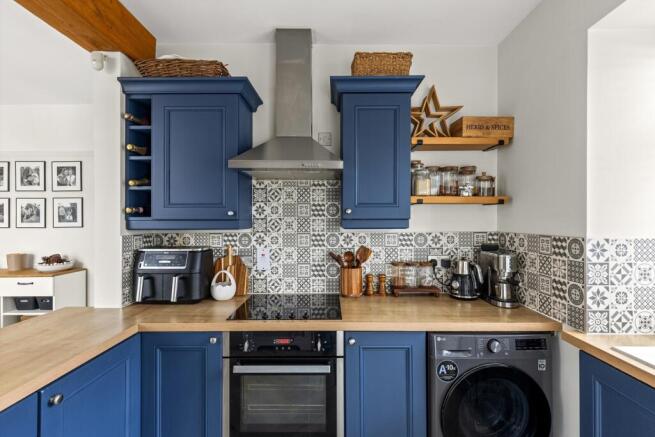 3 bed Semi-Detached for sale Image 8