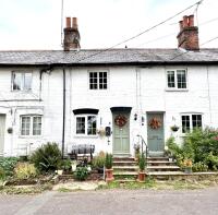 7, Hunts Cottages, Hunts Common, Hartley Wintney, Hook RG27 8AB