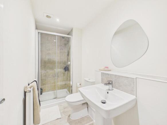 4 bed Semi-Detached for sale Image 11
