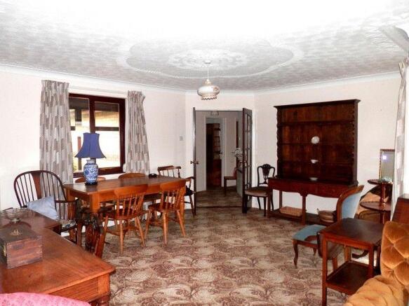 Sitting Room / Dining Room