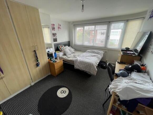 6 bed Semi-Detached to rent Image 6