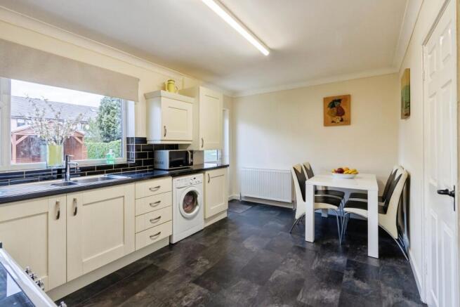3 bed Town House for sale Image 5