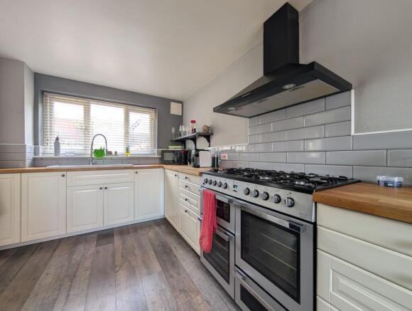 3 bed Semi-Detached for sale Image 8