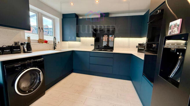 5 bed Semi-Detached for sale Image 10
