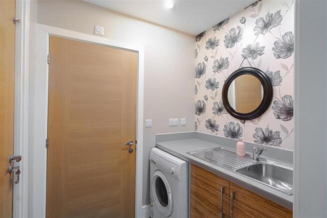 4 bed Detached for sale Image 6