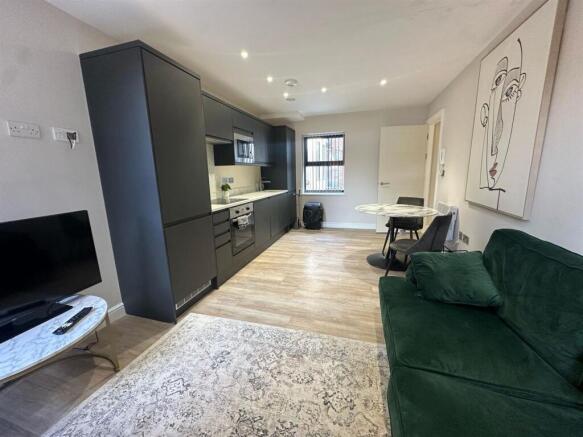 2 bed Apartment to rent Image 6