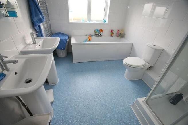 BATHROOM/SHOWER ROOM