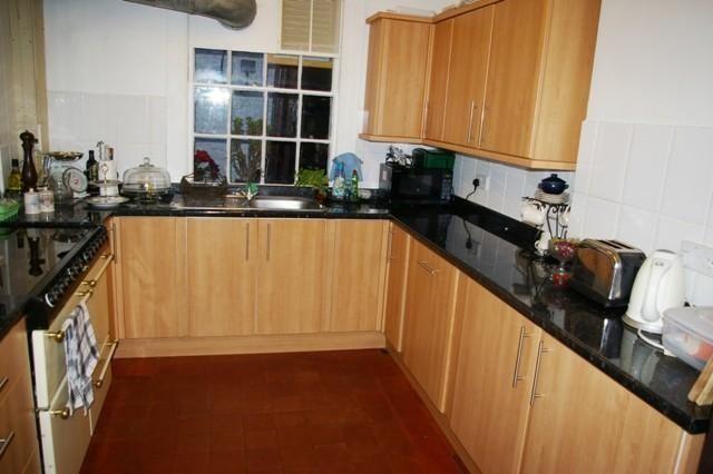 MODERN KITCHEN
